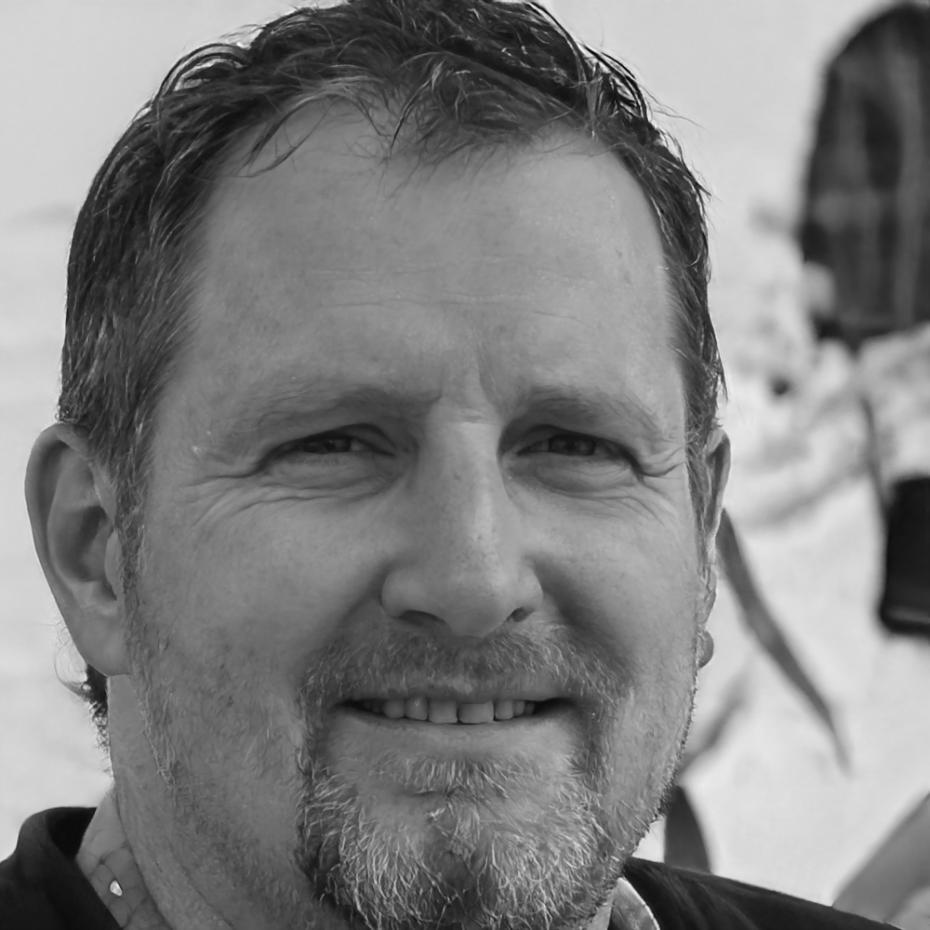 Michael Thompson, Senior Financial Analyst